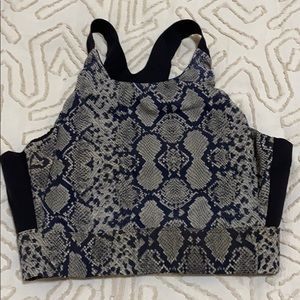 Women’s Varley brand sports bra size M in viper.